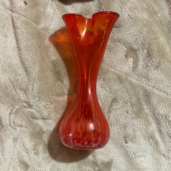 Elegant Red Glass Vase - Picture 1 of 5